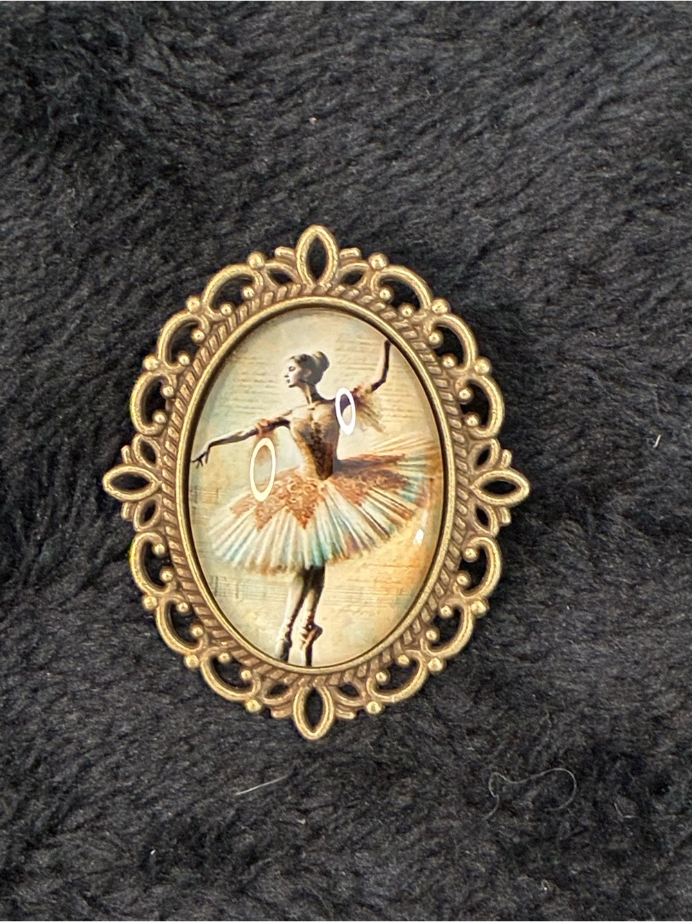 Antique Gold Ballerina Cameo Brooch in Gold and Cream